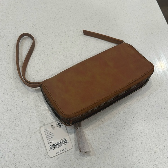 Free People Vegan Leather Clutch NWT - Picture 2 of 5